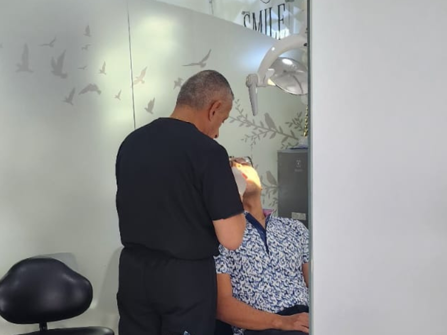 paciente con diseño de sonrisa Medellín