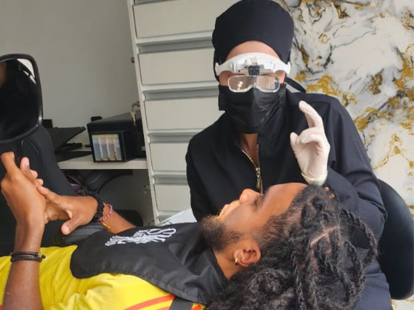 diseño de sonrisa en Medellín especialista